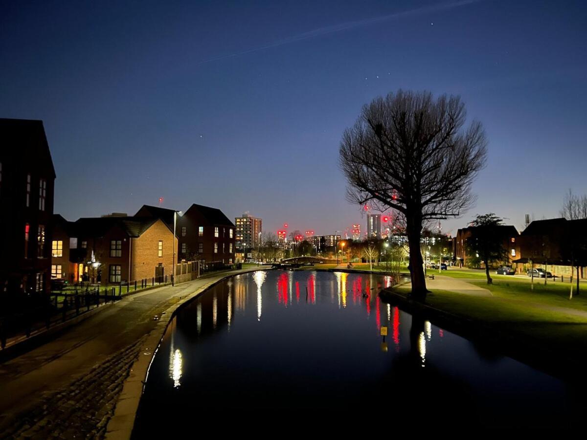 Chic Mill With Canal Views Apartamento Manchester