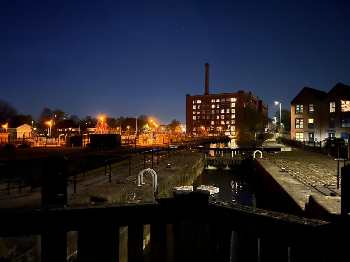 Chic Mill With Canal Views * Manchester